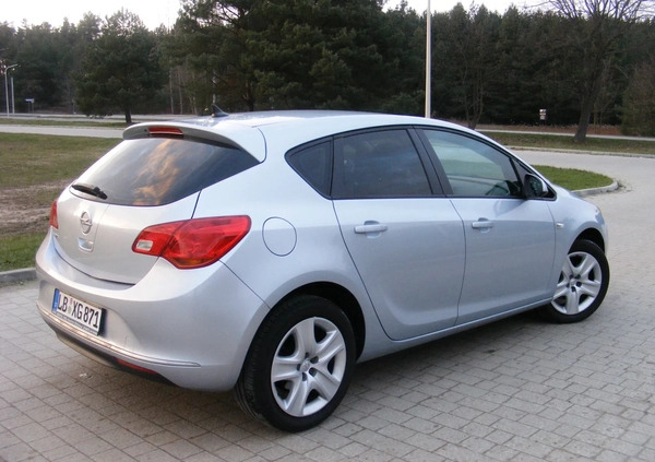 Opel Astra cena 34500 przebieg: 81000, rok produkcji 2014 z Tarnobrzeg małe 596